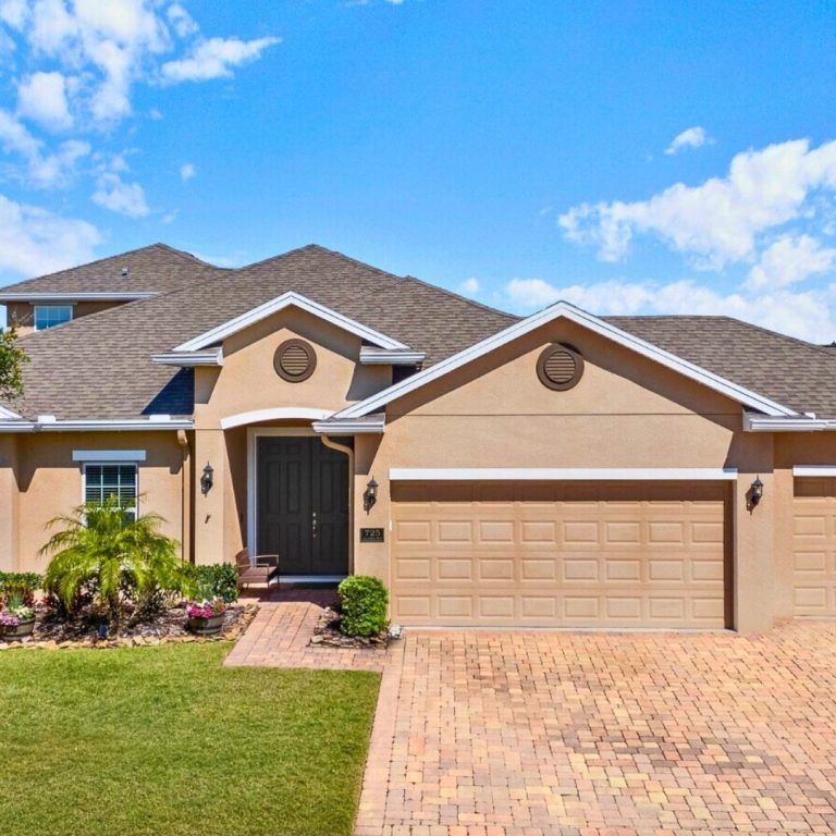 Featured Property: 725 Calabria Way, Howey-in-the-Hills, FL 34737