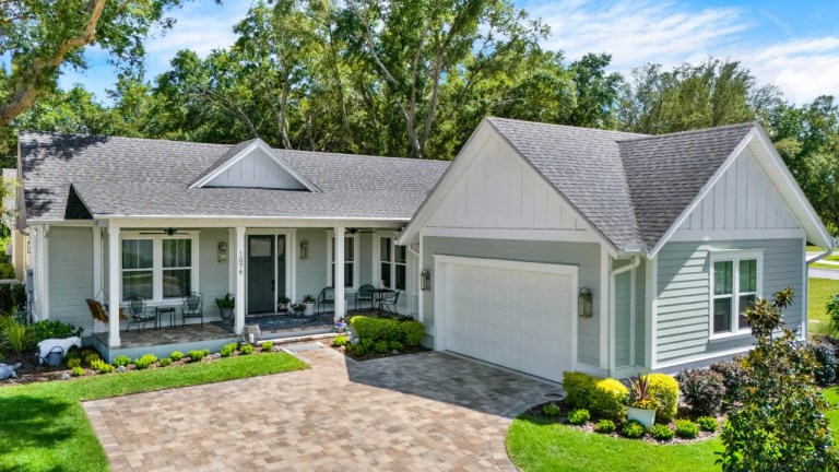 1076 Sadler Oaks Way