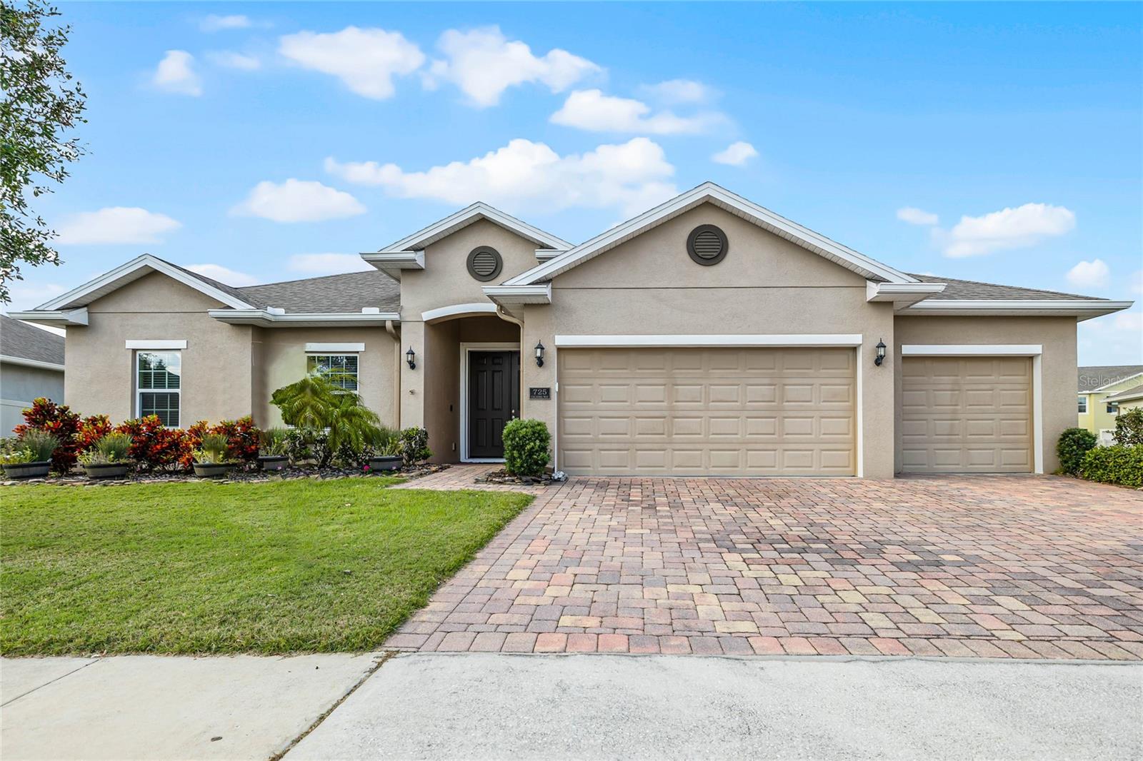 725 CALABRIA WAY, HOWEY IN THE HILLS, Florida 34737