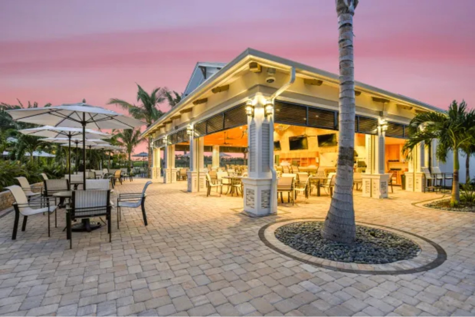 Esplanade at McKinnon Groves will offer a poolside bar and grill as part of its amenities. (Courtesy of Taylor Morrison)