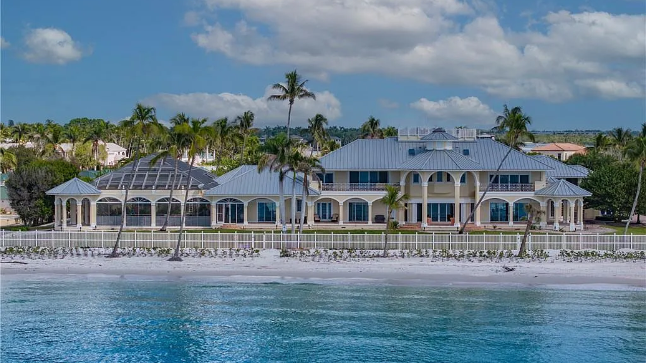 Listed by: Dawn McKenna and  Christine Lutz