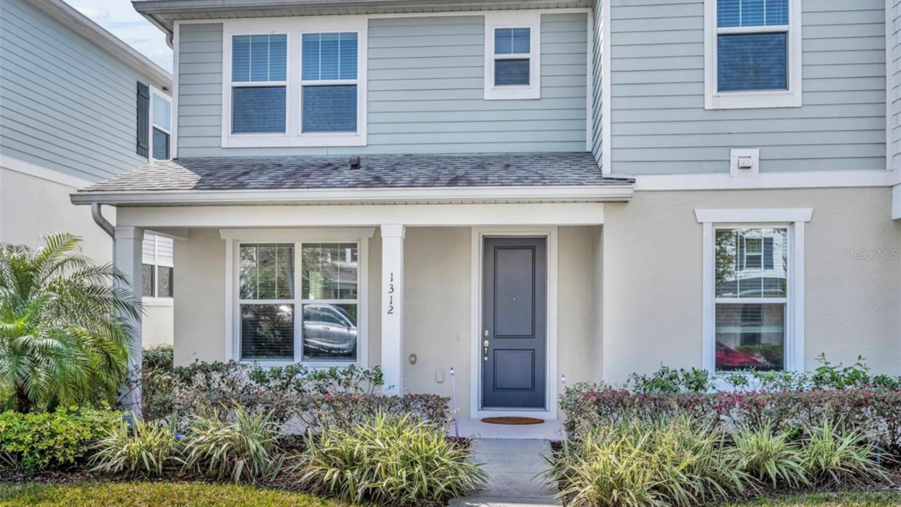 Winter Garden townhome under contract exterior view